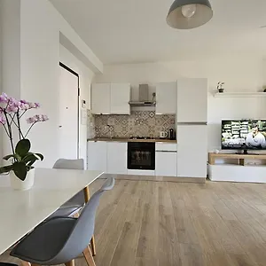 The Stopover House , Fiumicino Italia